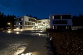 Foto NLVi Voorzijde avond verlicht.jpg Foto NLVi Voorzijde avond verlicht.jpg