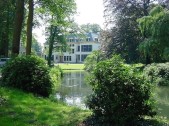 landhuis en vijver.jpg landhuis en vijver.jpg