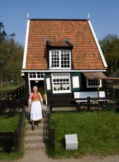 Marken vissershuisje.jpg Marken vissershuisje.jpg